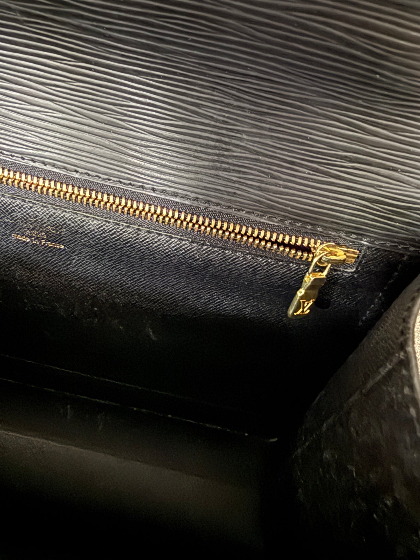 Louis Vuitton Monceau 28