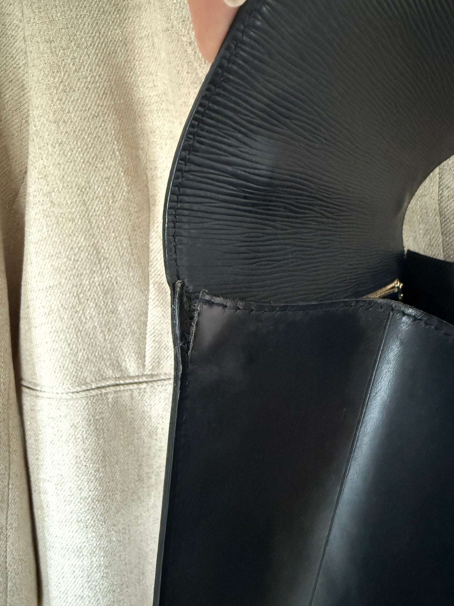 Louis Vuitton Monceau 28