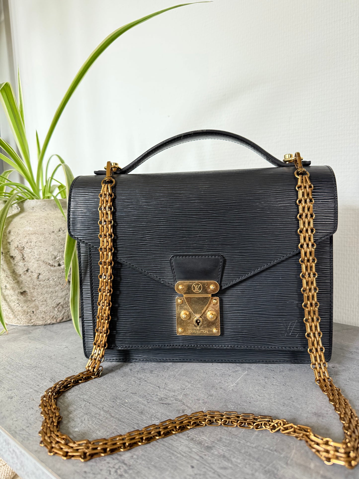 Louis Vuitton Monceau 28