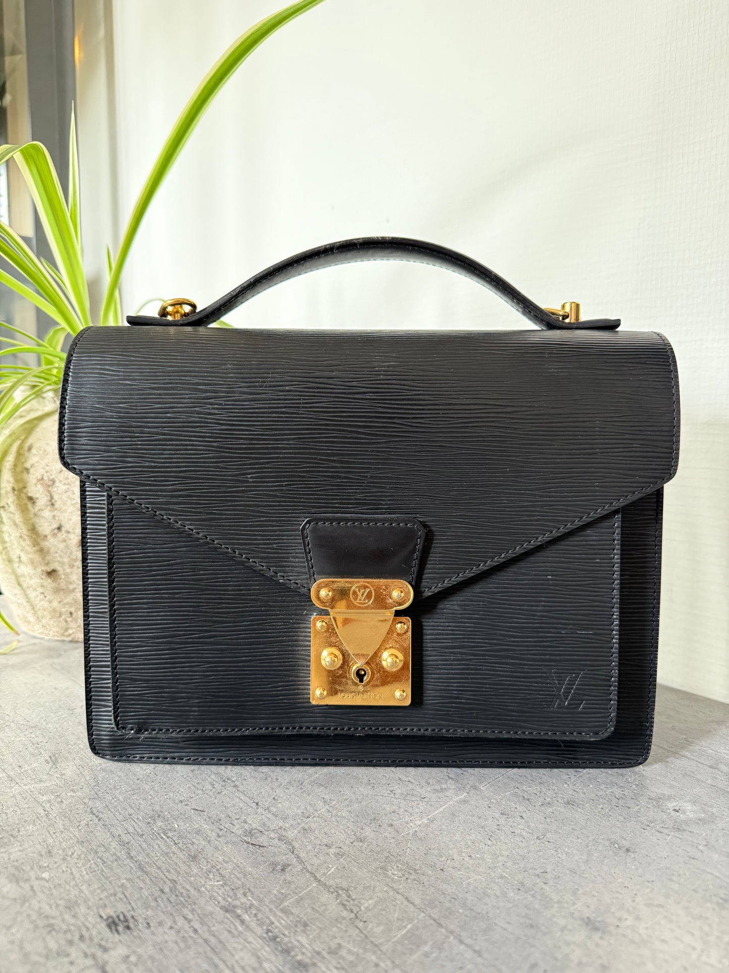 Louis Vuitton Monceau 28