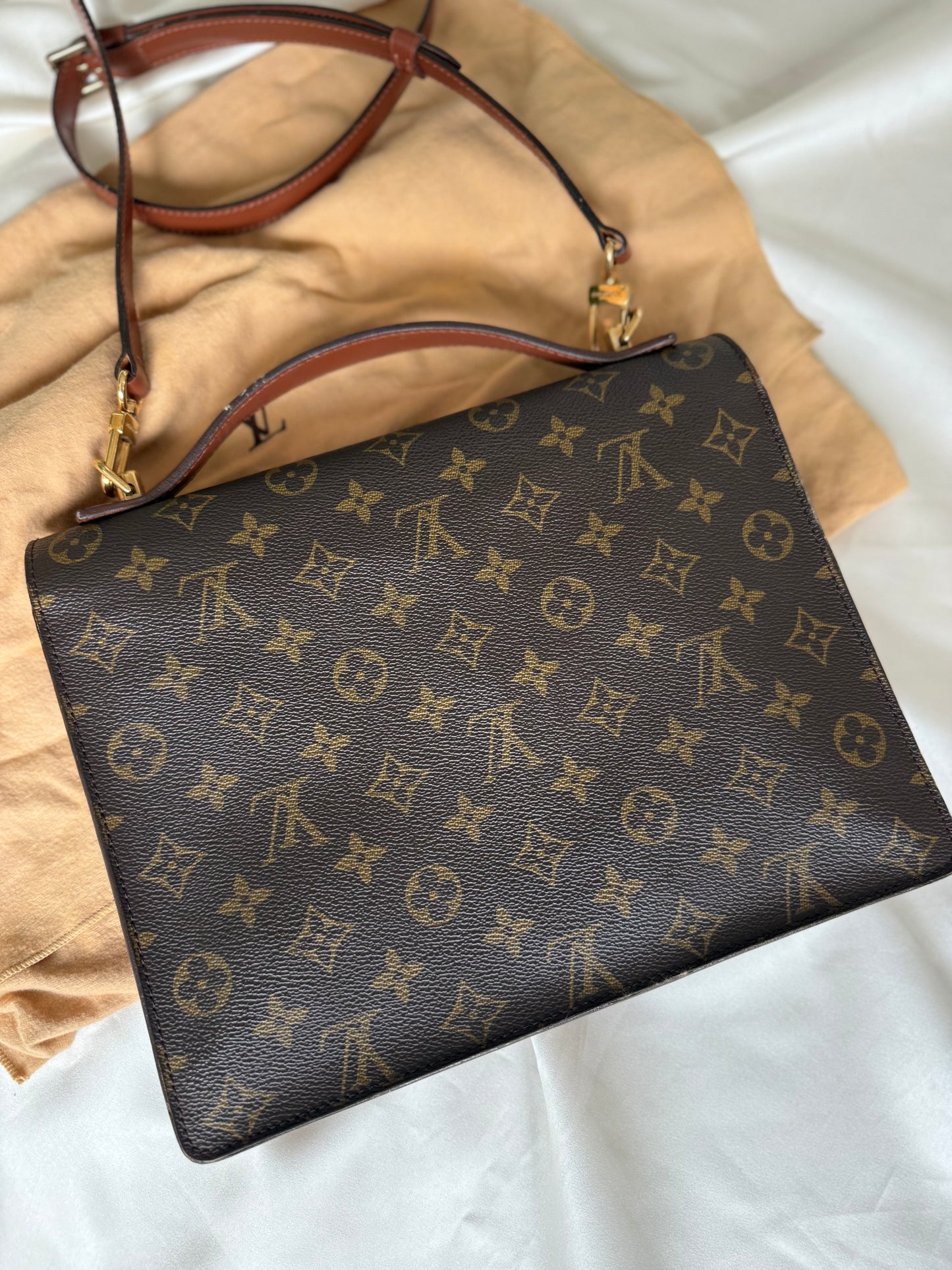 Louis Vuitton Monceau 28