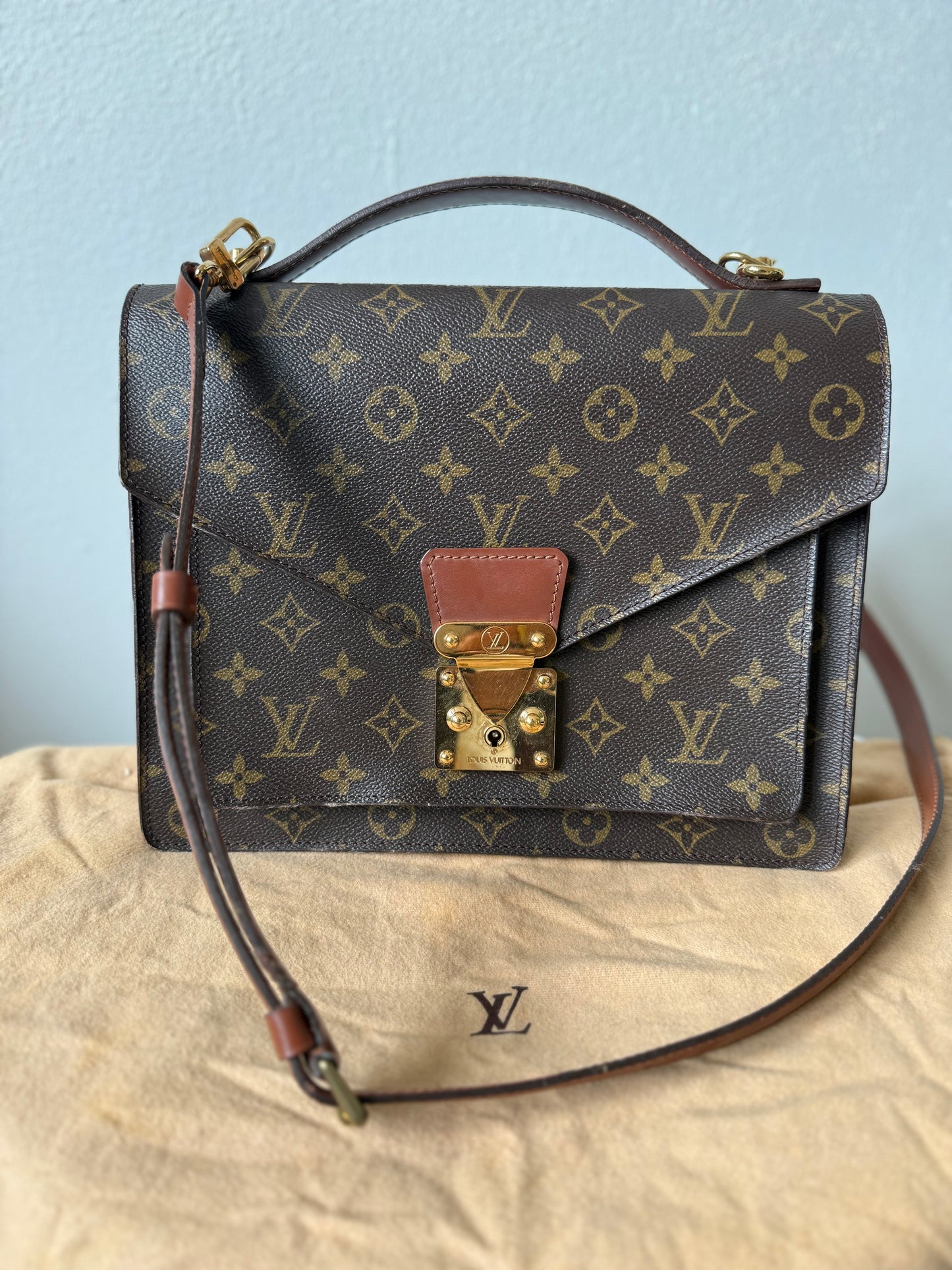 Louis Vuitton Monceau 28