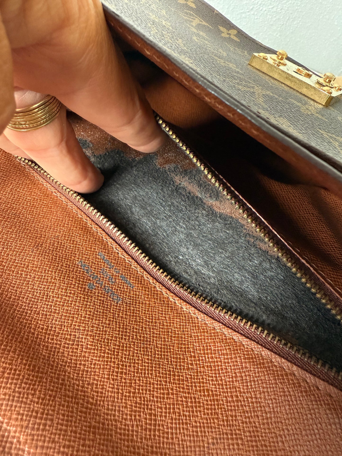 Louis Vuitton Monceau 28