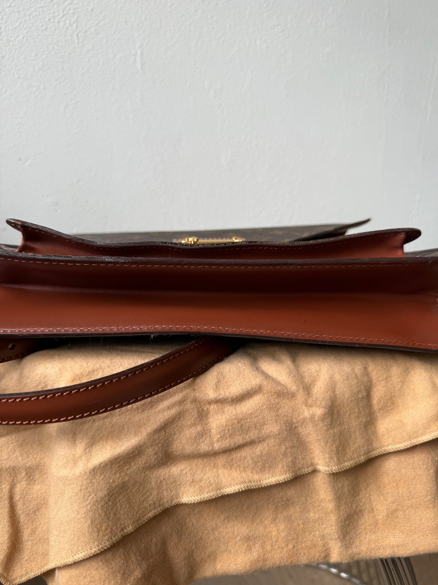 Louis Vuitton Monceau 28
