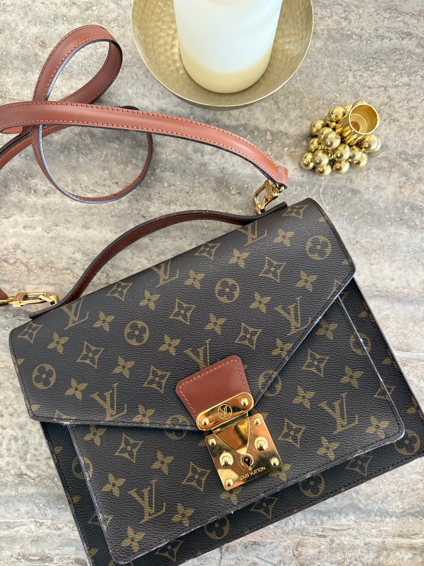 Louis Vuitton Monceau 28