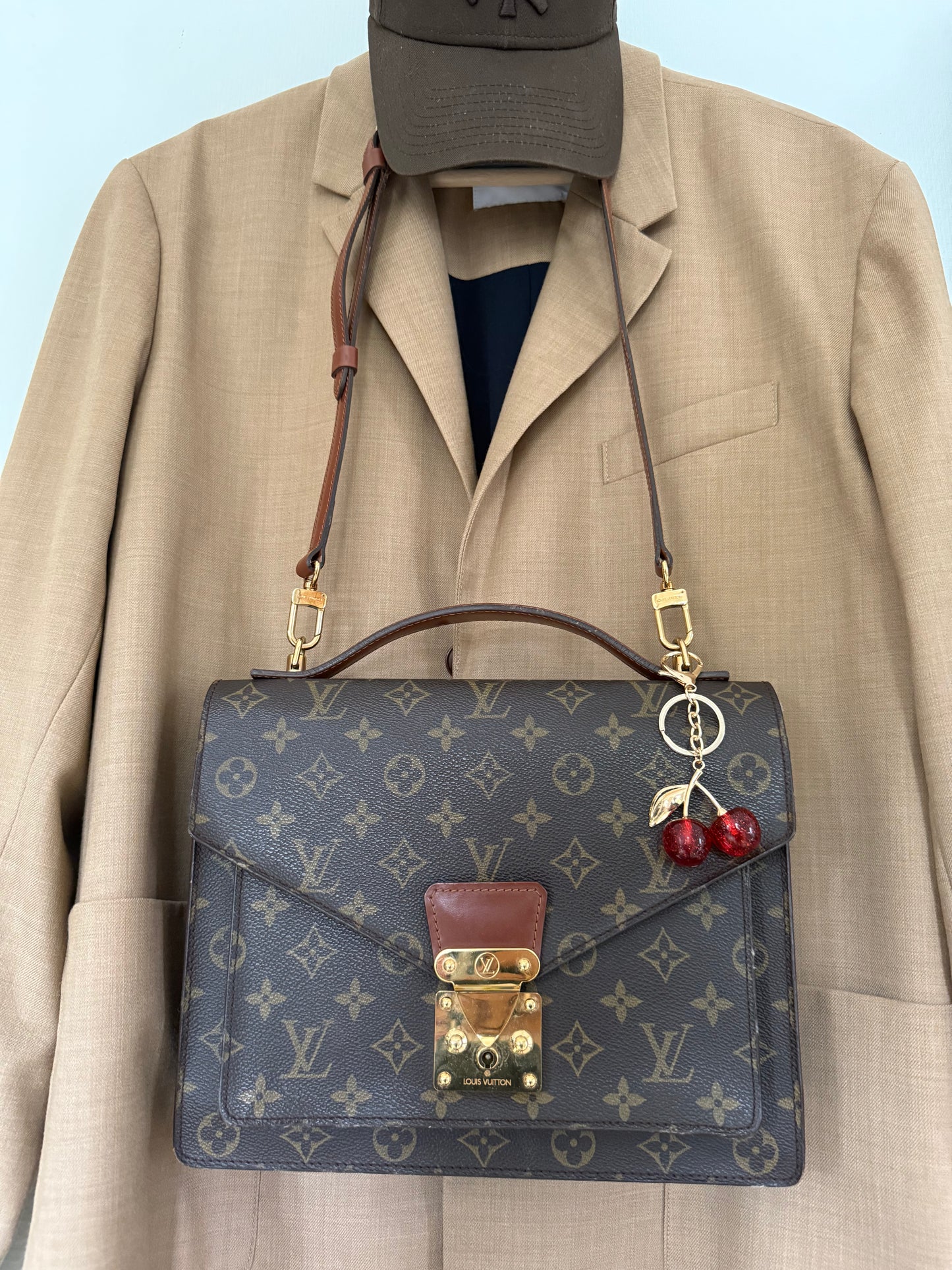 Louis Vuitton Monceau 28