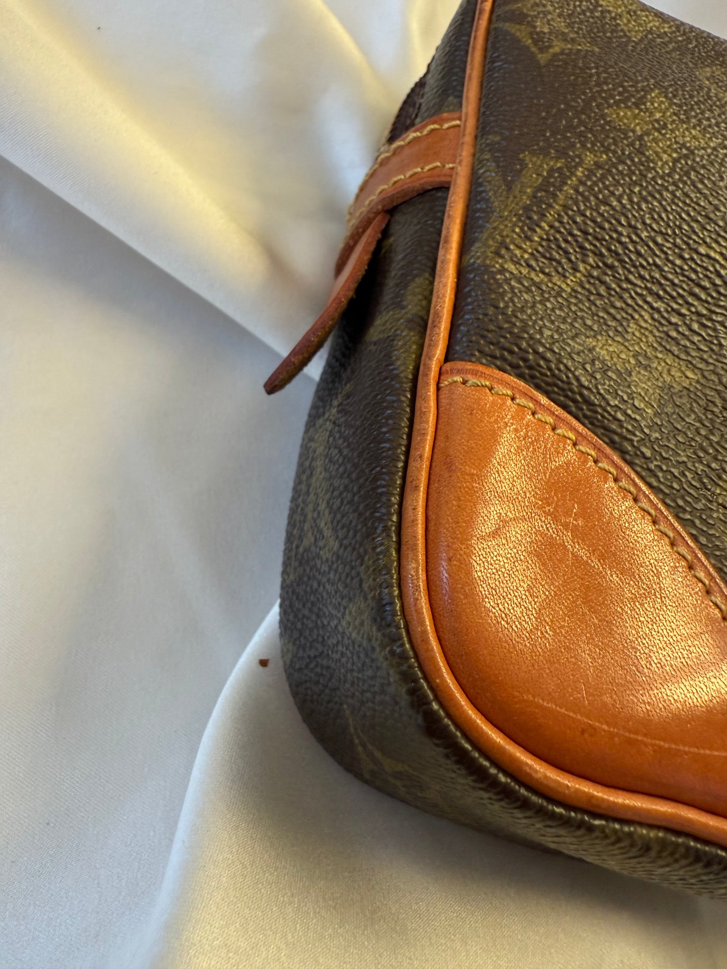 Louis Vuitton Marly Dragonne GM Clutch bag